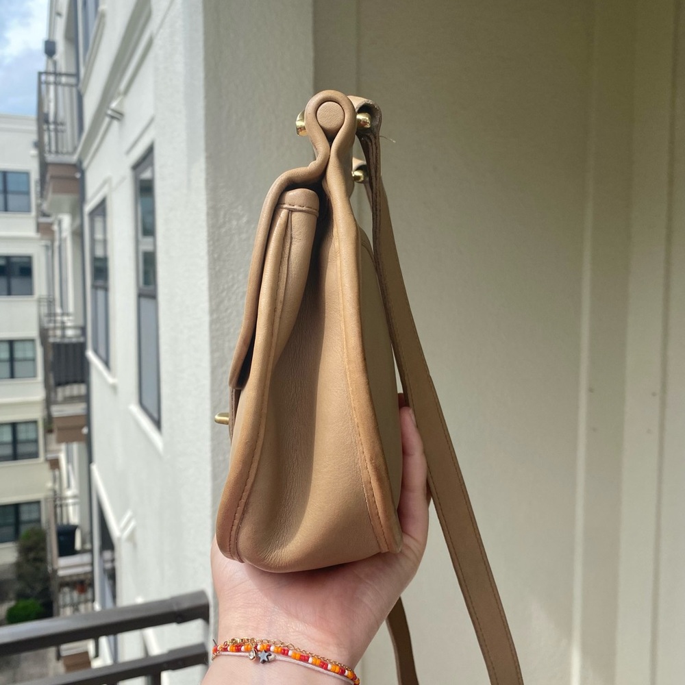 Vintage Coach Post Pouch style 9906 stone crossbody tan camel leather round 90s - Picture 3 of 13